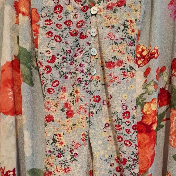 Fig & Flower Boho Top Womens Size M Floral Shirt Blouse Mother of Pearl Buttons - Picture 3 of 14